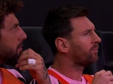 Leo Messi en el banquillo de suplentes en el encuentro ante León.