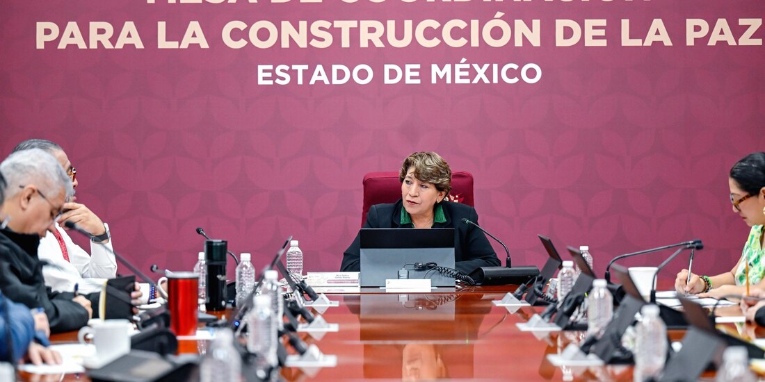 La gobernadora Delfina Gómez en sesión.