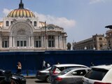 El Palacio de Bellas Artes reabrió sus puertas este miércoles, pero se encuentra cercado por vallas.