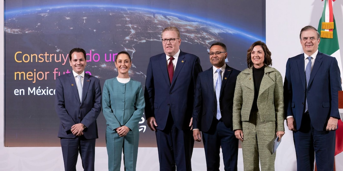 La presidenta, Ebrard y los directivos de Amazon Web Services, ayer.