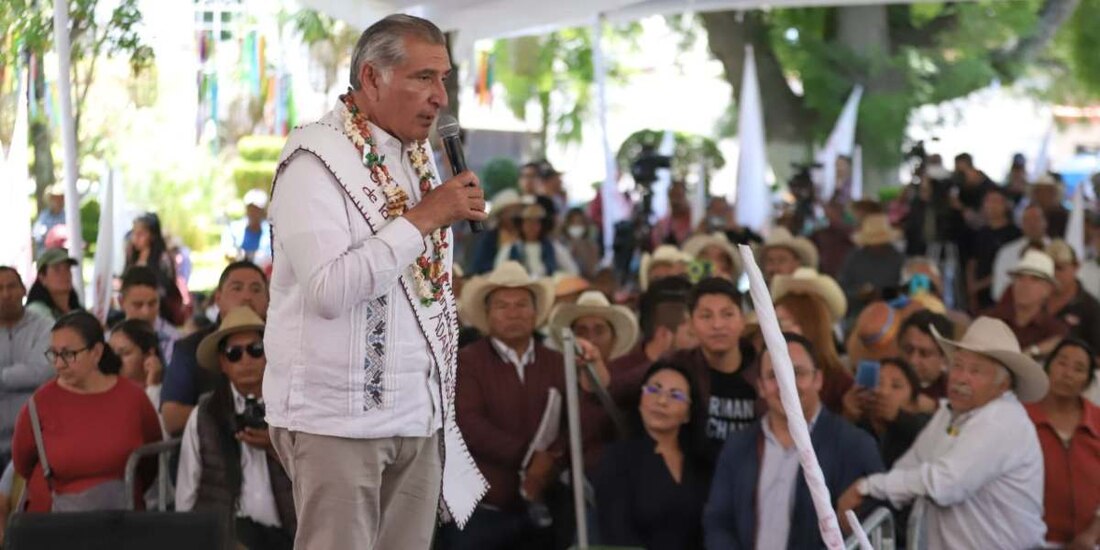 Adán Augusto López Hernández propone impulsar programas de apoyo para las mujeres en todo el país.