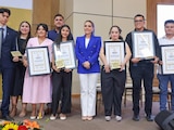 Evelyn Salgado entrega el Premio al Mérito Juvenil a jóvenes que inspiran a Guerrero.