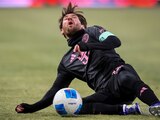 Lionel Messi se duele en el césped tras recibir una falta en el duelo entre Inter Miami y Sporting Kansas City.