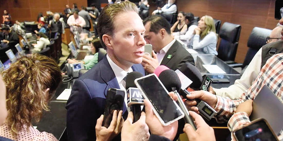 El coordinador de los senadores verdes, ayer, en entrevista con medios.