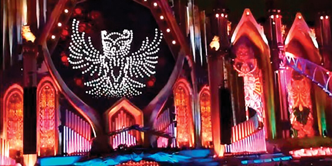 EL EDC puso a bailar a los amantes de la música electrónica, ayer, en el Autódromo Hermanos Rodríguez.