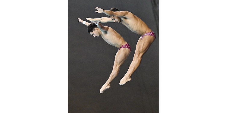 Los clavadistas mexicanos, en sus premiaciones y saltos en Canadá.