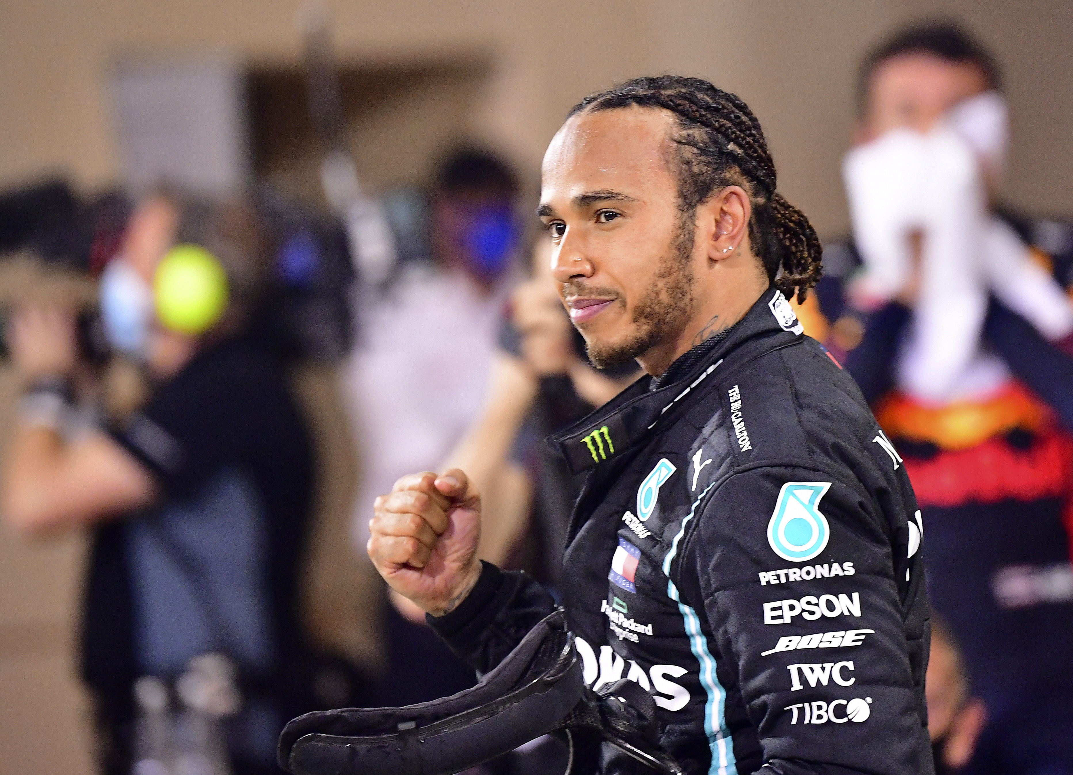 Lewis Hamilton celebra tras ganar el Gran Premio de Bahréin de Fórmula 1 el pasado 29 de noviembre.