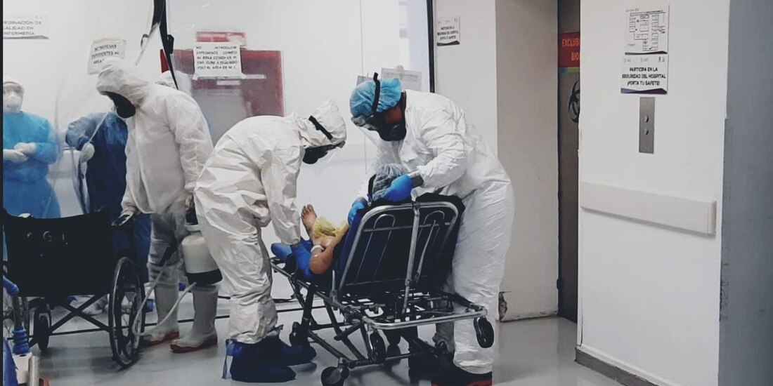 Atención a pacientes durante la pandemia de COVID-19 en México.