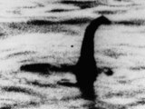 Esta foto de archivo sin fecha muestra lo que algunas personas dicen que es el monstruo del Lago Ness, en Escocia.