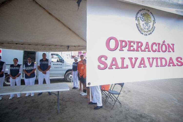 La Marina tiene la encomienda de proteger a la población durante todo el año.