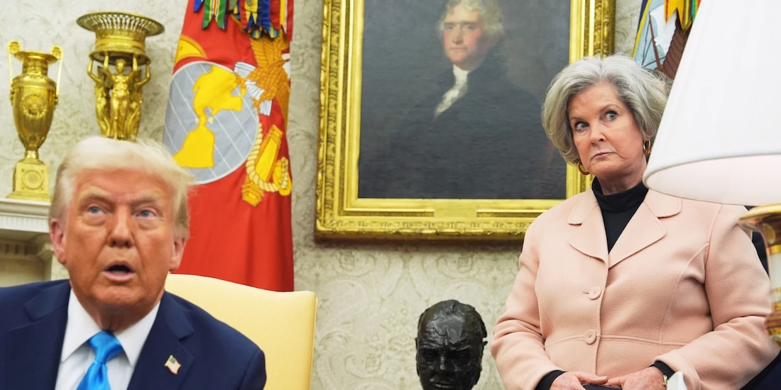 Al fondo, la jefa de despacho de la Casa Blanca, Susie Wiles.