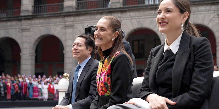 Mario Delgado, la mandataria federal y Claudia Curiel, ayer
