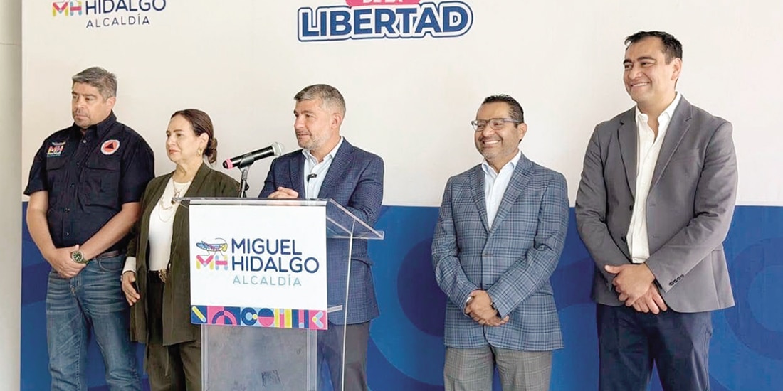 Mauricio Tabe (al micrófono), ayer, en una conferencia sobre el Fan Fest.