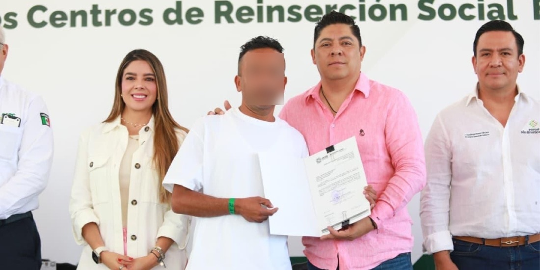 Ricardo Gallardo entrega preliberaciones en el Centro de Reinserción Social ‘La Pila’.