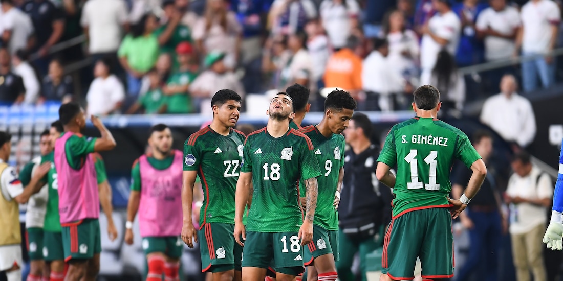 Futbolistas de la Selección Mexicana se lamentan después de la goleada sufrida ante Estados Unidos en las semifinales de la Nations League.
