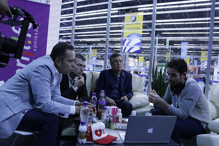 Al centro, el empresario Jorge Vergara.