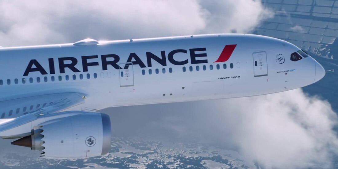 Fotografía de un vuelo comercial de la aerolínea francesa Air France.