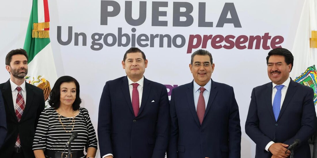 En rueda de prensa, el gobernador Sergio Salomón y el gobernador electo Alejandro Armenta