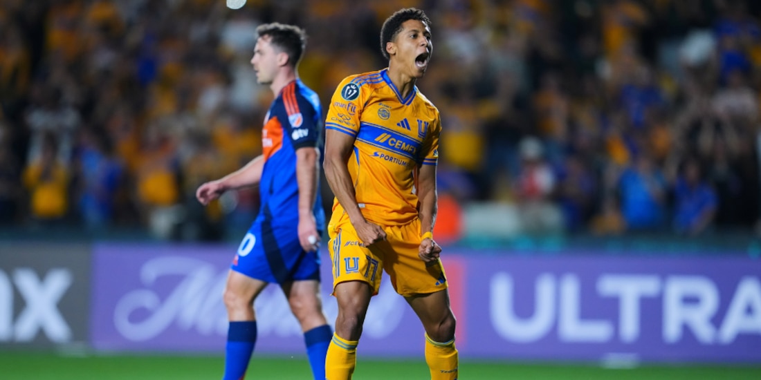 Ozziel Herrera marcó doblete en el partido.