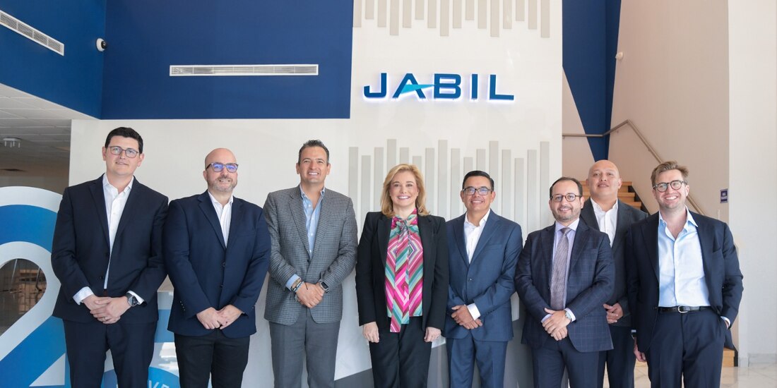 Al centro de la imagen la Gobernadora Maru Campos.