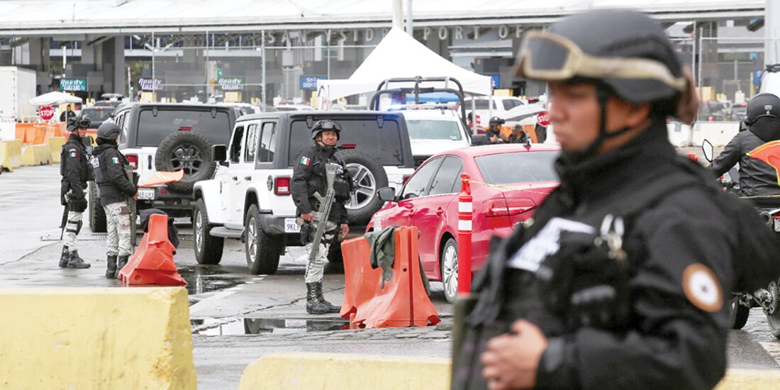 Efectivos de la GN realizaron un operativo de inspección en los cruces internacionales de Ciudad Juárez, ayer.