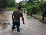 Inundación y acumulación de lodo por las lluvias, ayer en El Zapotal.