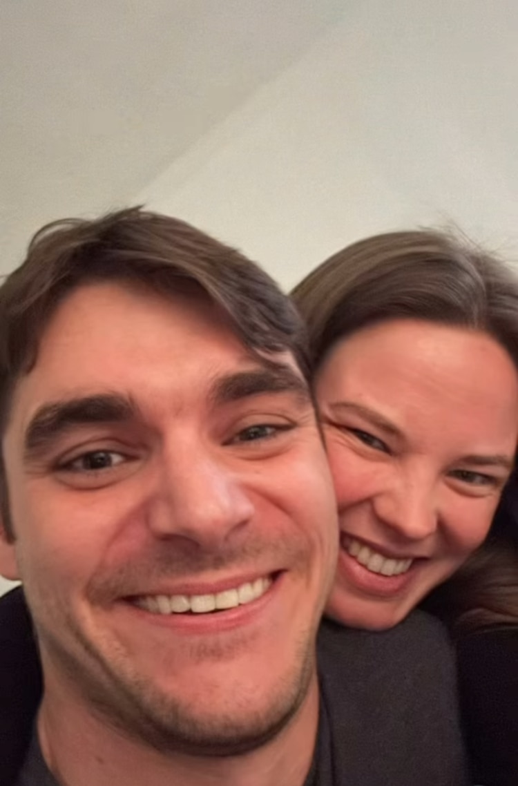 RJ MItte y su novia