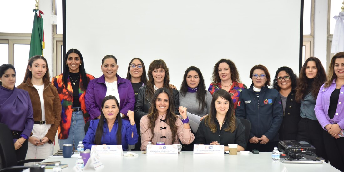 Ale Rojo de la Vega lidera la implementación de la Tarjeta Violeta, un apoyo económico para mujeres cuidadoras en la alcaldía Cuauhtémoc.