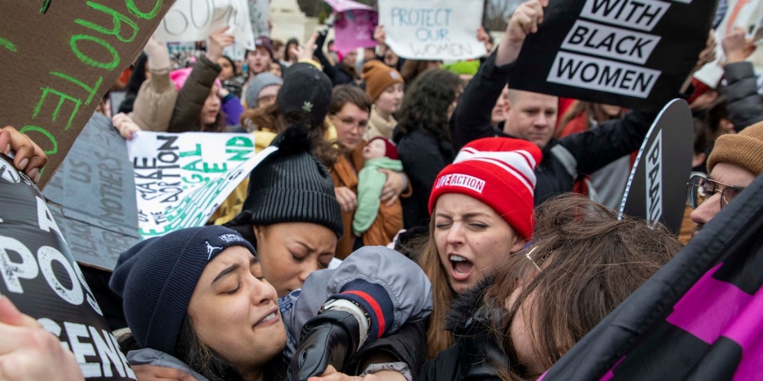 La revocación del fallo del caso de Roe en junio desencadenó una oleada de proyectos de ley en los estados, dividiéndolos entre los que han restringido o prohibido el aborto y los que han tratado de defender su acceso.