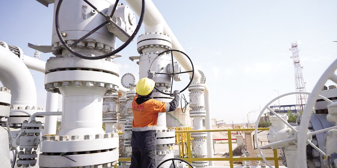 Con la contracción del precio de esta jornada, el Brent contabiliza aumento de 27.73 dólares por barril o 38.25 por ciento, desde el inicio del conflicto bélico entre EU e Irán.