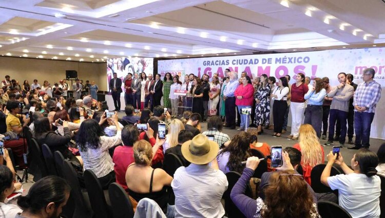 Clara Brugada ofreció una conferencia de prensa tras su virtual triunfo.