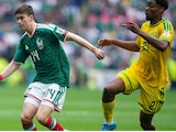 Armando González en una acción del México vs Sudáfrica.