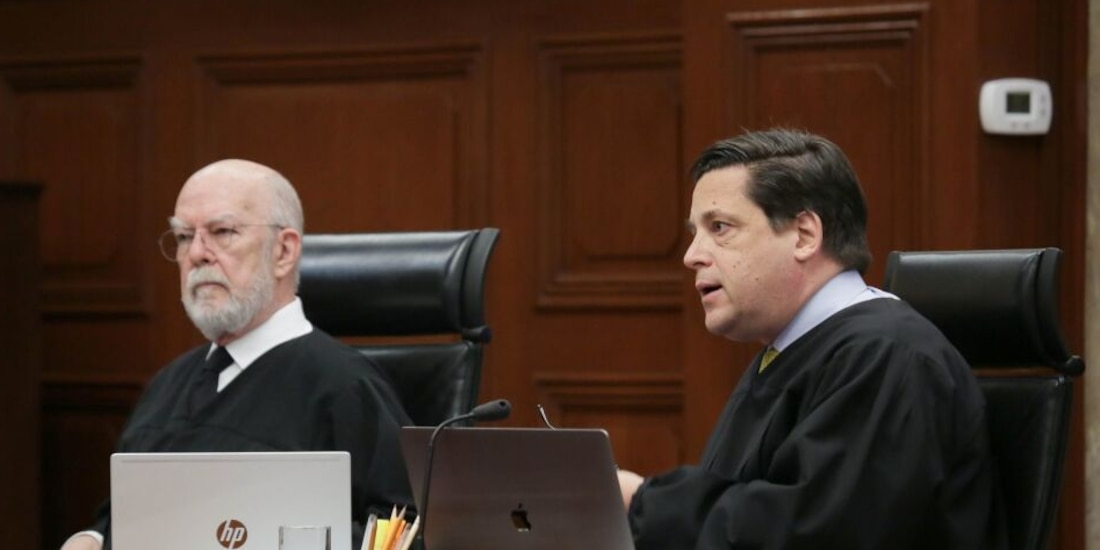 Los ministros Juan Luis González Alcántara Carrancá y Alfredo Gutiérrez Ortiz Mena, en el pleno de la SCJN, en imagen de archivo.