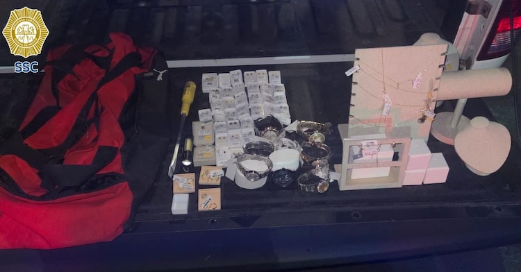 Mercancía recuperada tras robo en tienda de Tacuba, Miguel Hidalgo.