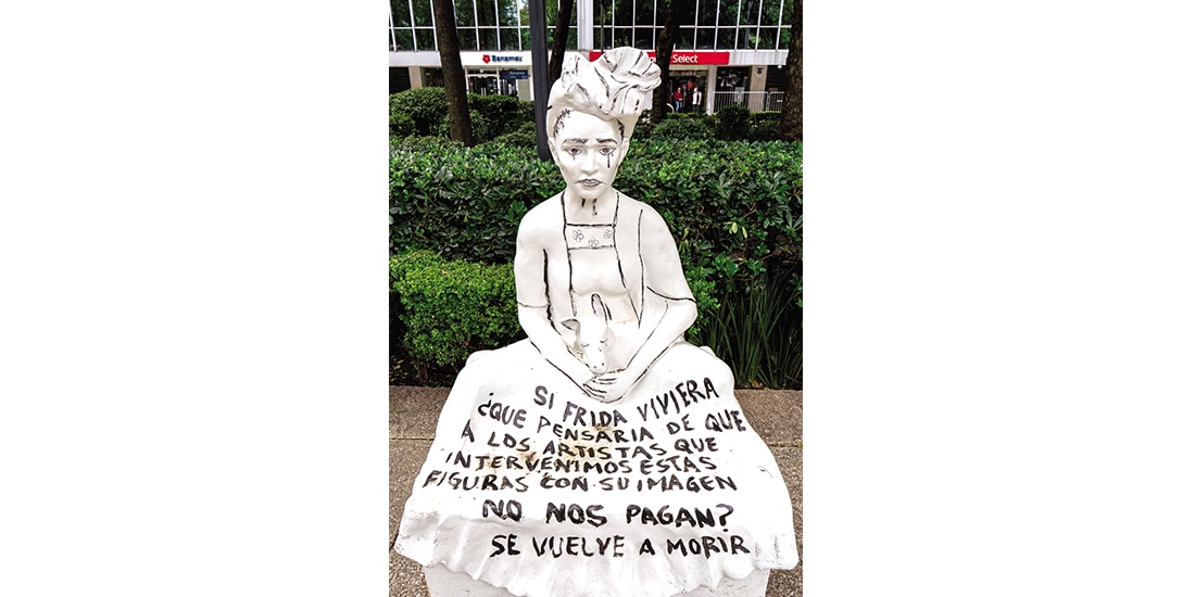 Obra en Paseo de la Reforma con la que la artista protesta.