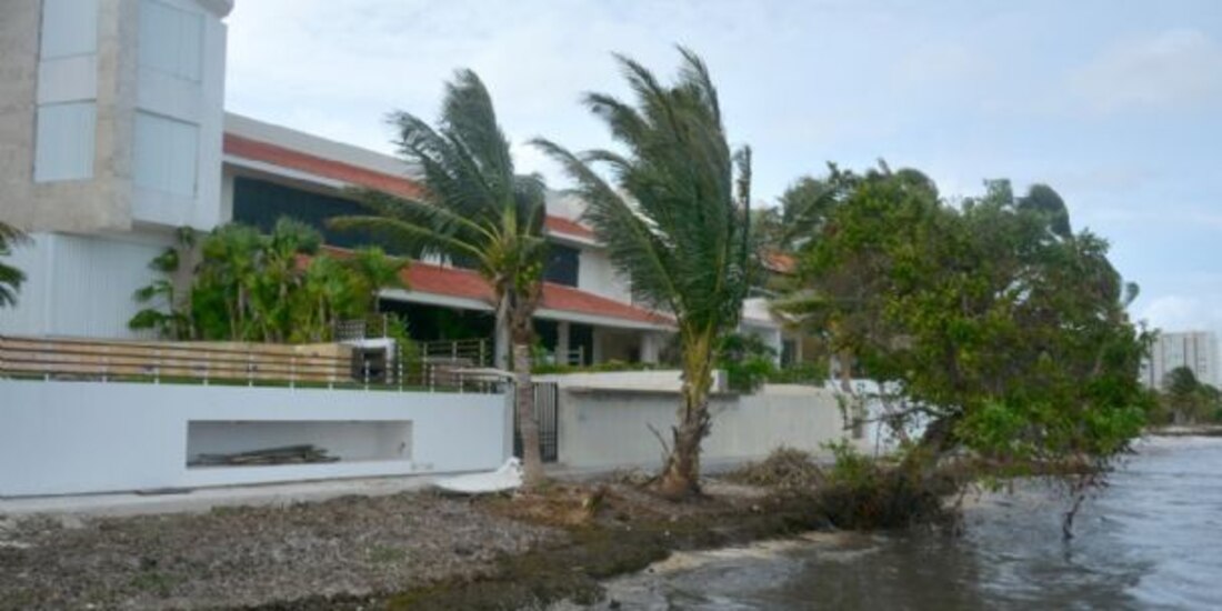 En Quintana Roo, esta madrugada, "Grace" tocó tierra como huracán categoría 1.