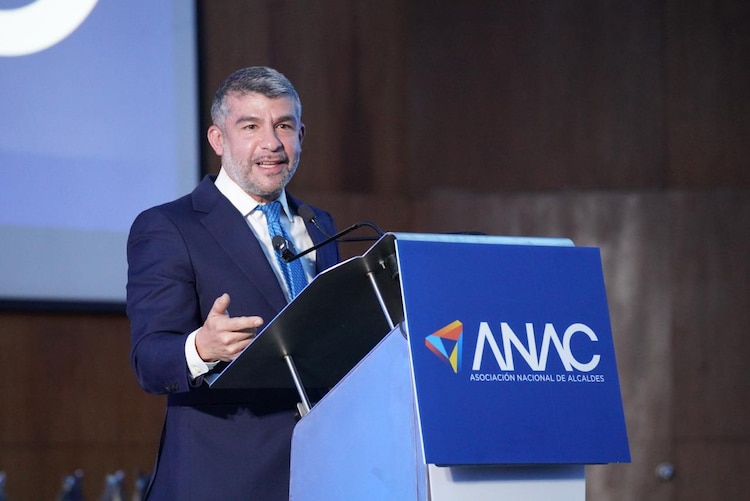 Jorge Romero y Mauricio Tabe encabezan la ceremonia de premiación a la excelencia municipal y gobiernos de resultados.
