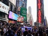 Cientos celebran en Times Square en Nueva York triunfo de Biden