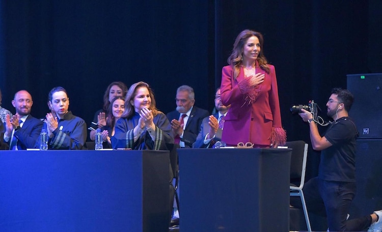El Teatro Metropolitano de la capital queretana fue la sede de la Sesión Solemne por los 200 años de la instalación de la institución judicial.
