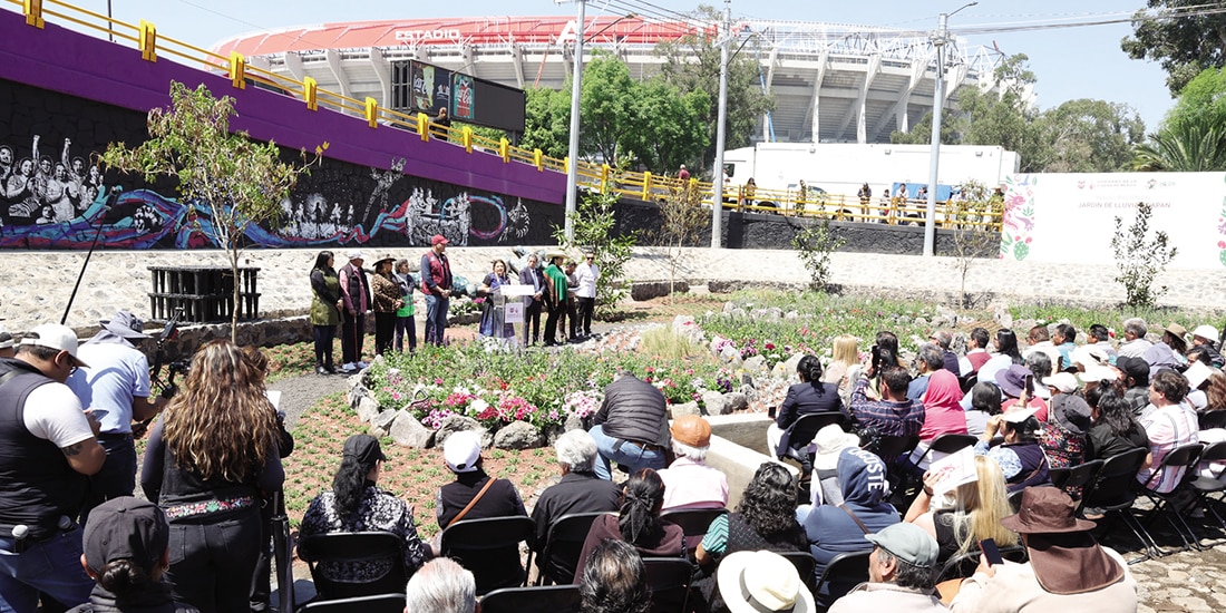 Clara Brugada al inaugurar el Jardín de Lluvia, en Coyoacán, ayer.