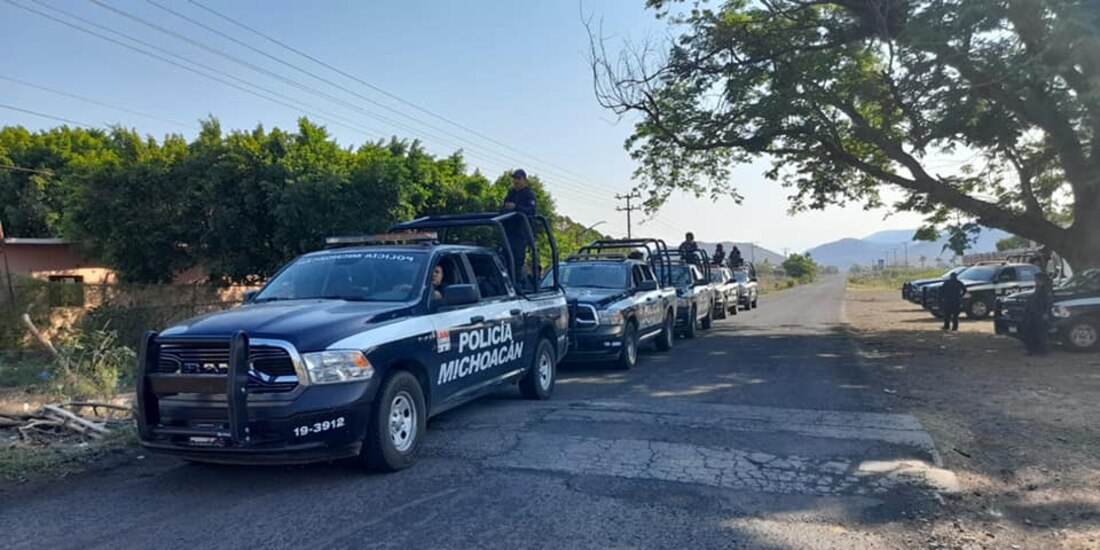 Cuatro policías estatales resultaron heridos de bala tras un enfrentamiento con civiles en el municipio de Chilchota.
