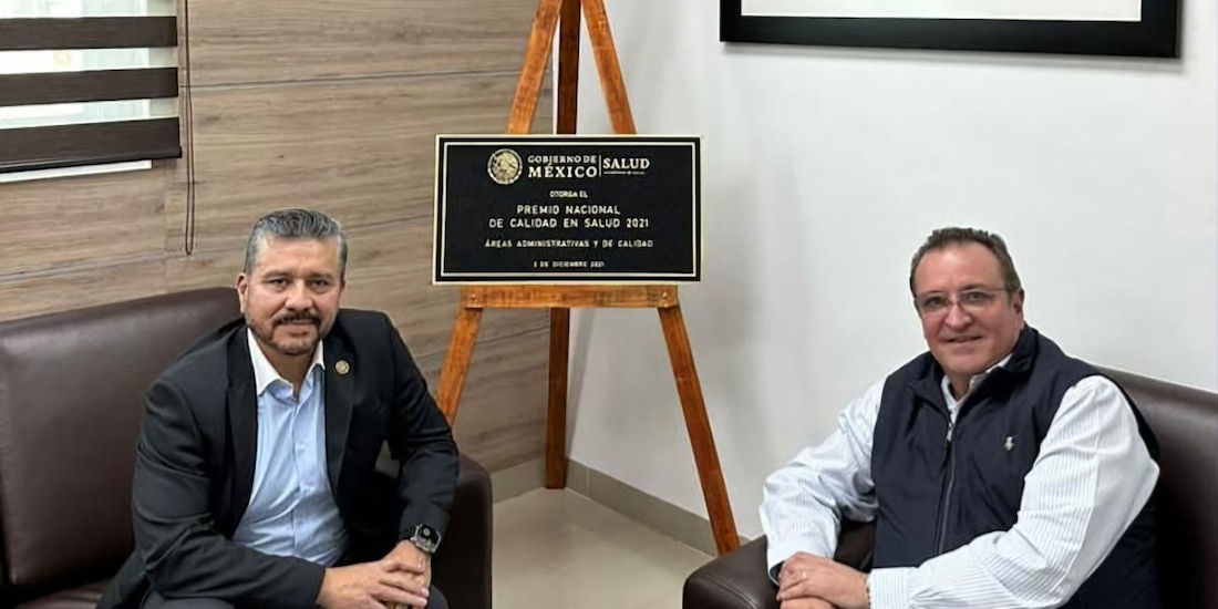 Autoridades al dar a conocer la información.