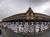 Víctimas reivindicadas en un muro que reprocha impunidad en la víspera de las movilizaciones por el #8M en CDMX, activistas y familiares de mujeres asesinadas claman justicia