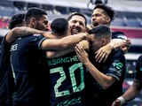 Jugadores del América celebran un gol en la Liga MX.