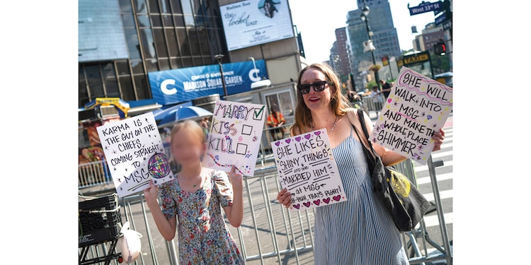 SWIFTIES se mantuvieron afuera del MSG desde temprano