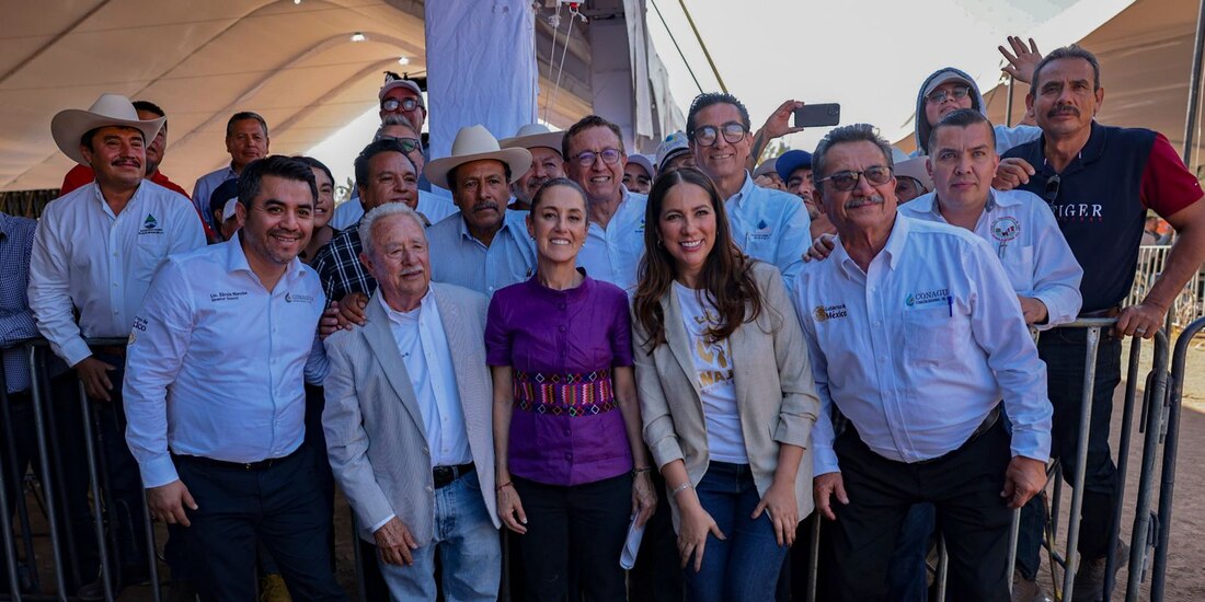 Al centro, la Presidenta de México, Claudia Sheinbaum, y la gobernadora de Guanajuato, Libia Dennise García.