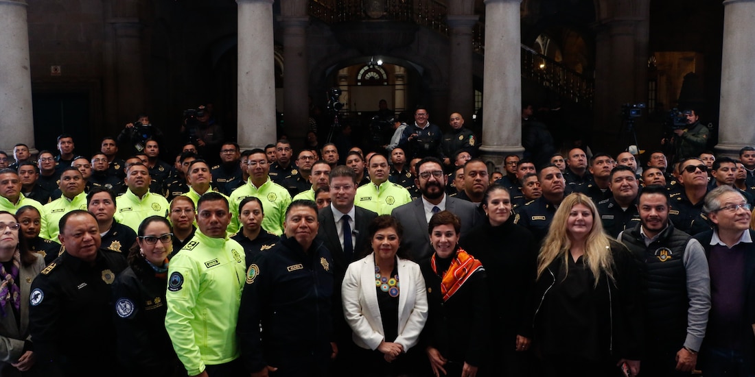 La jefa de Gobierno, el titular de Seguridad y el encargado de despacho
de la FGJ saliente, ayer.