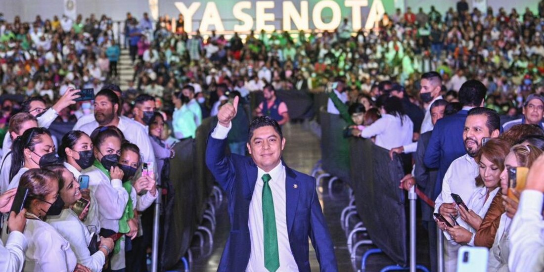 Ricardo Gallardo presume logros en materia social.