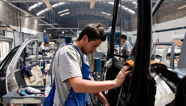 Los trabajadores deberán ver reducida su jornada laboral de aprobarse la reforma.