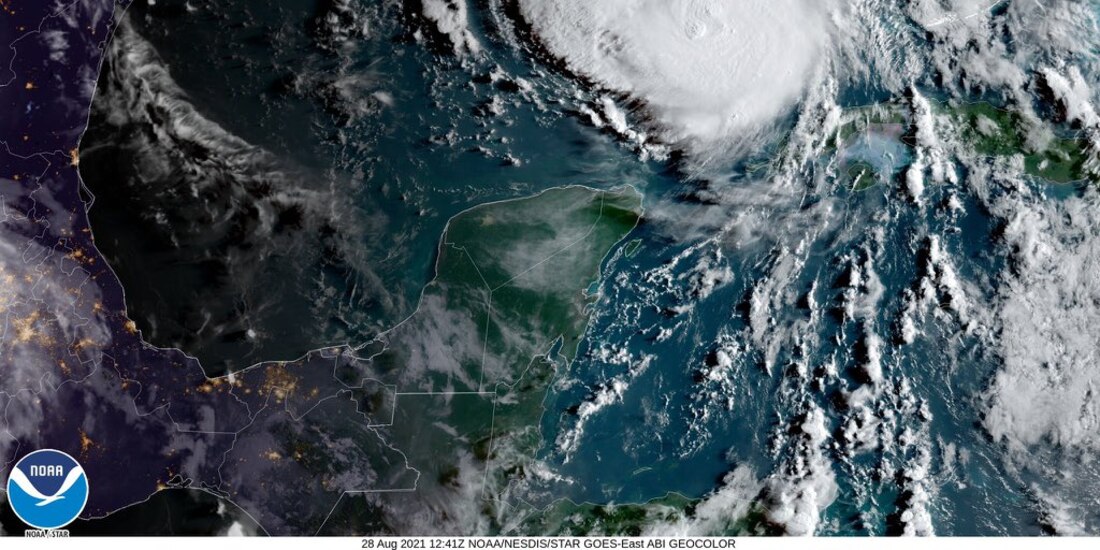 Vista satelital del huracán Ida en su paso por el Golfo de México.
